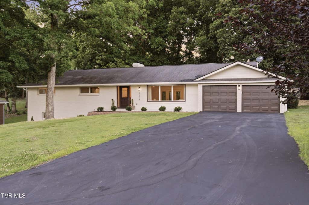 Photo of 2108 Tallwood Drive, Kingsport, TN 37660 (MLS # 9994346)
