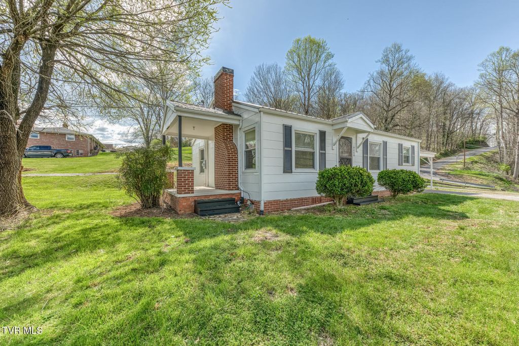 Photo of 5270 Fort Henry Drive, Kingsport, TN 37663 (MLS # 9993346)