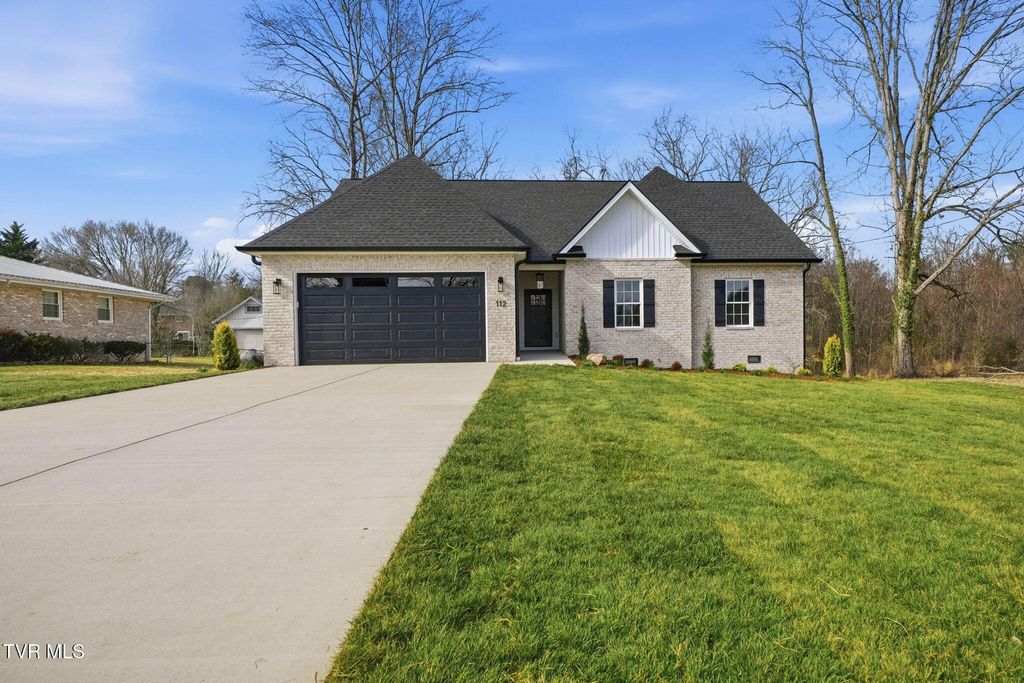 Photo of 112 Tall Oaks Court, Kingsport, TN 37663 (MLS # 9990490)