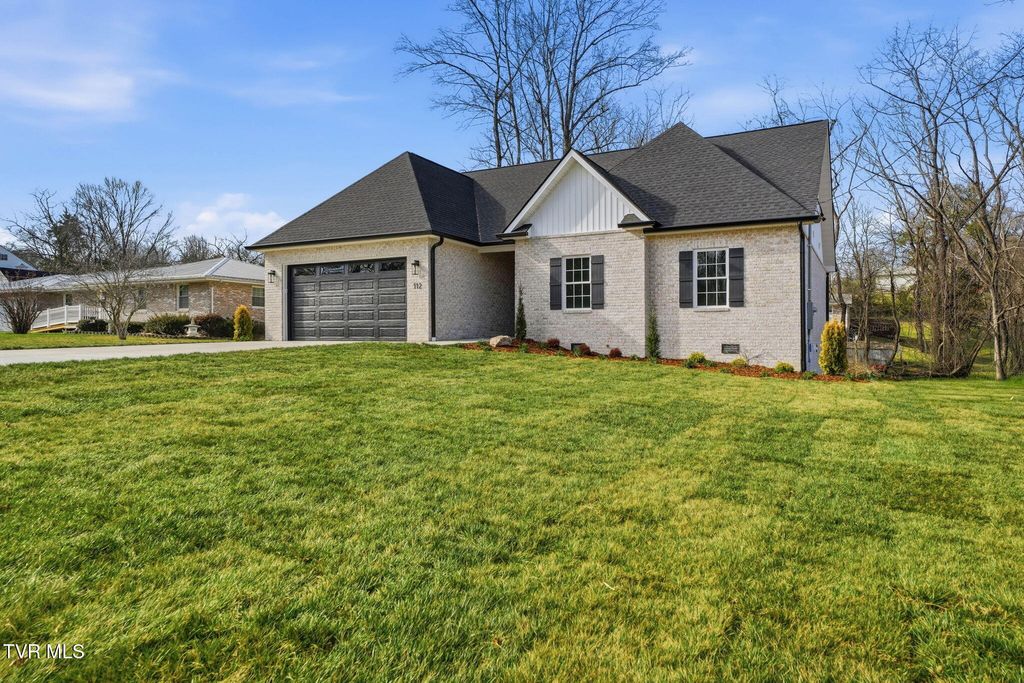 Photo of 112 Tall Oaks Court, Kingsport, TN 37663 (MLS # 9990490)