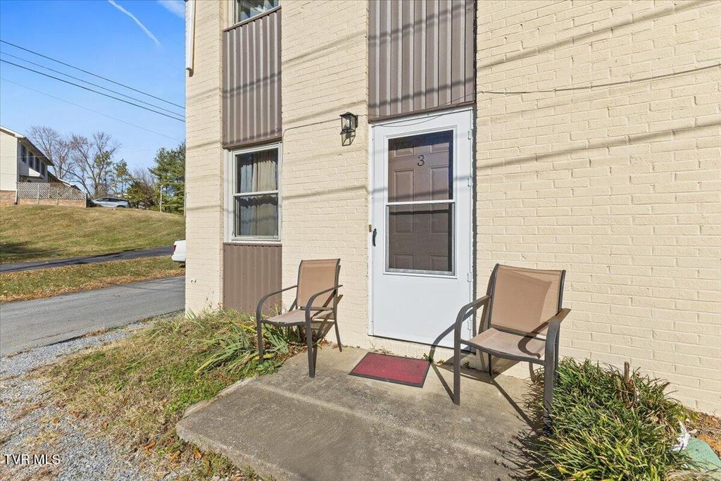 Photo of 1308 Knob Creek Road, Johnson City, TN 37604 (MLS # 9988522)