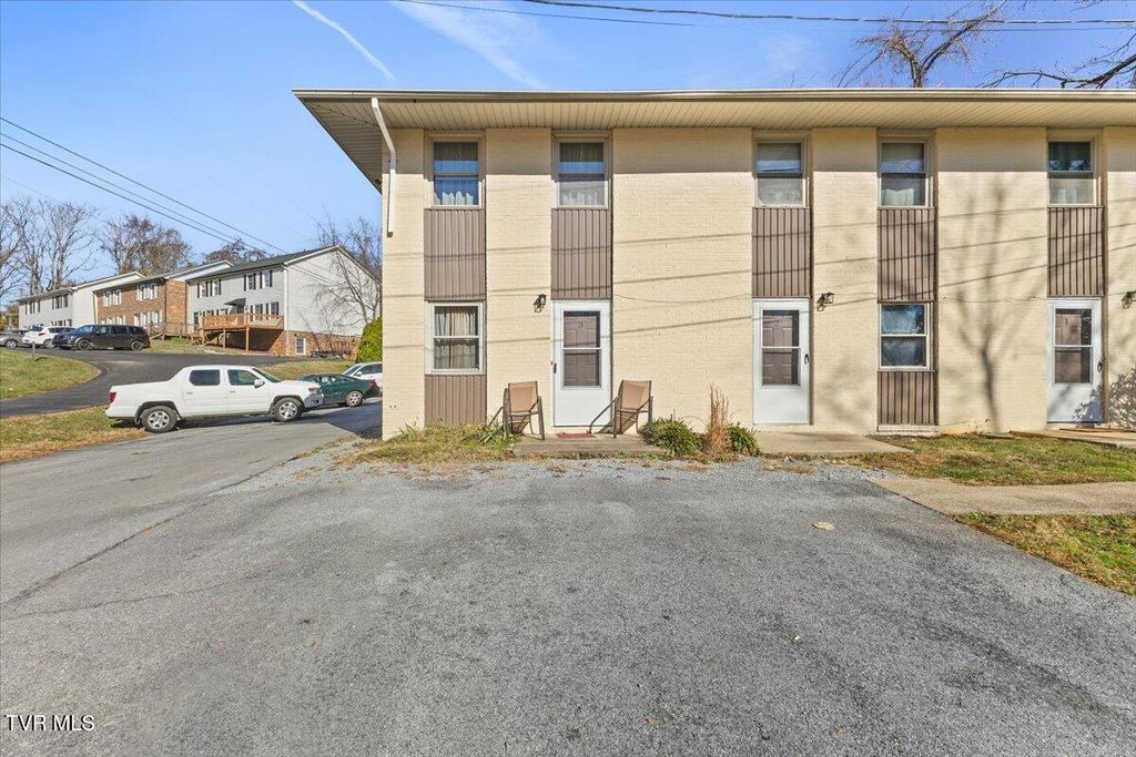 Photo of 1308 Knob Creek Road, Johnson City, TN 37604 (MLS # 9988522)