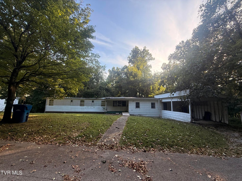 Photo of 307310 Grandview Drive, Jonesborough, TN 37659 (MLS # 10000633)