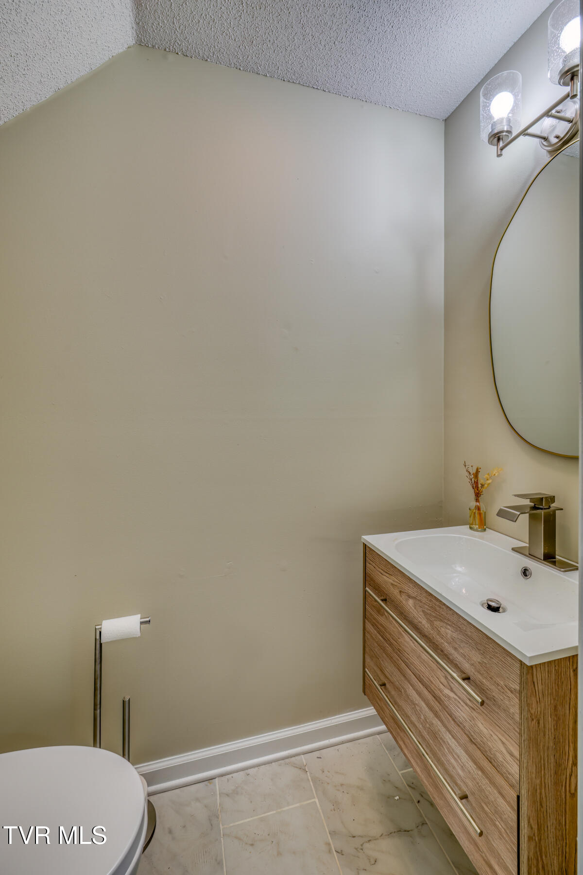 124 Oakcrest Circle, Bristol, Virginia image 9