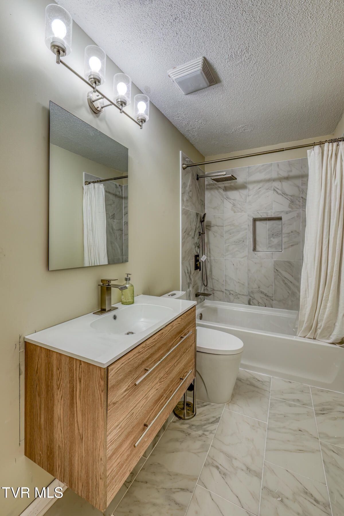 124 Oakcrest Circle, Bristol, Virginia image 5