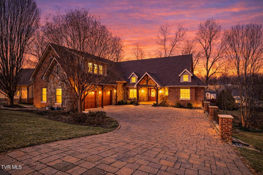 Photo of 3016 Vicksburg Road, Johnson City, TN 37604 (MLS # 9991498)