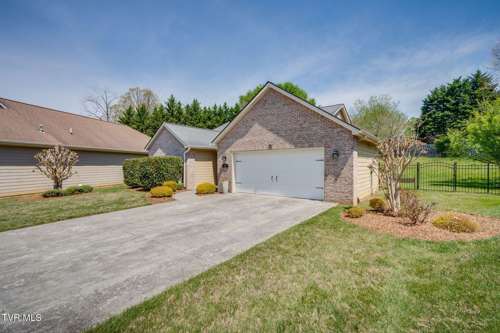 Photo of 29 Dunham Circle, Johnson City, TN 37601 (MLS # 9993786)