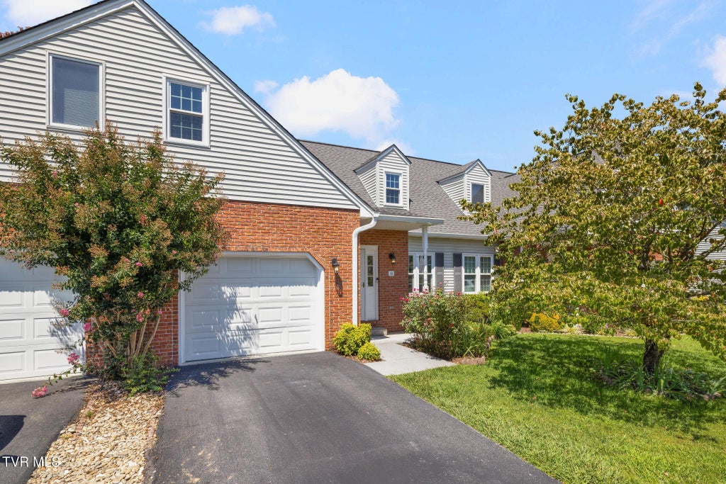 Photo of 1725 Lakeview Drive #Unit 18, Johnson City, TN 37601 (MLS # 10000189)