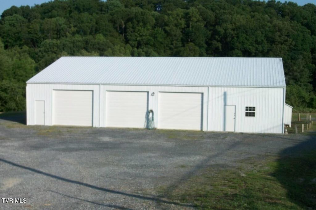 Photo of 12451251 Montvue Road, Kingsport, TN 37663 (MLS # 9994130)