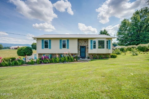 Photo of 240 Cumberland Drive, Greeneville, TN 37745 (MLS # 9997411)