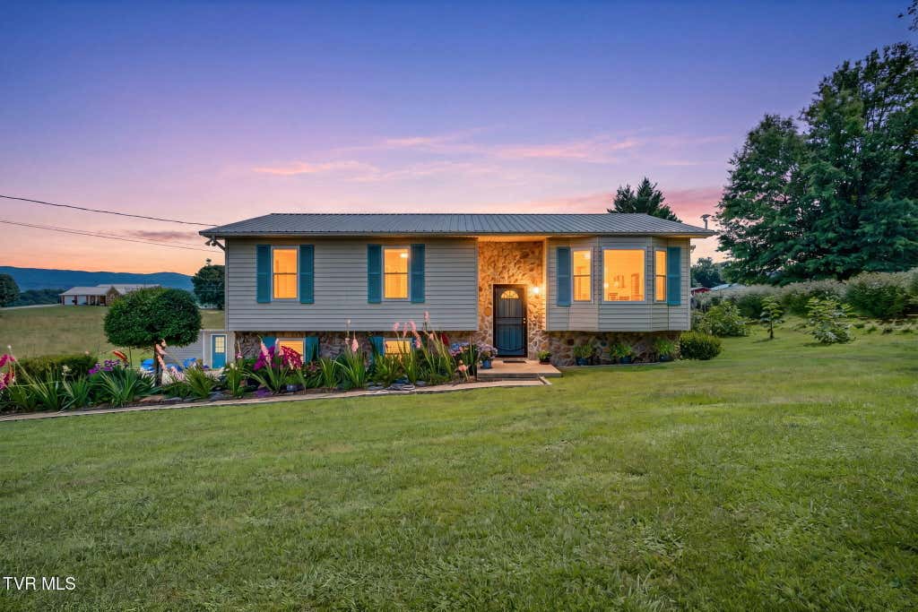 Photo of 240 Cumberland Drive, Greeneville, TN 37745 (MLS # 9997411)