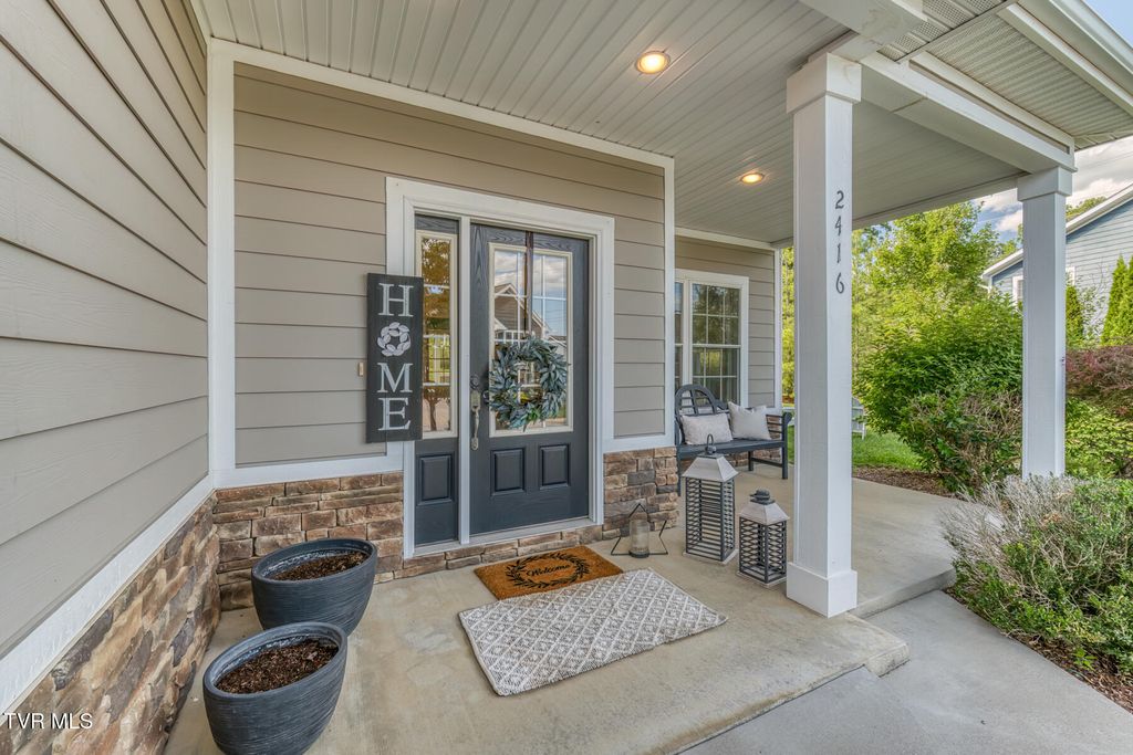 Photo of 2416 Edinburgh Channel Road, Kingsport, TN 37664 (MLS # 9985565)