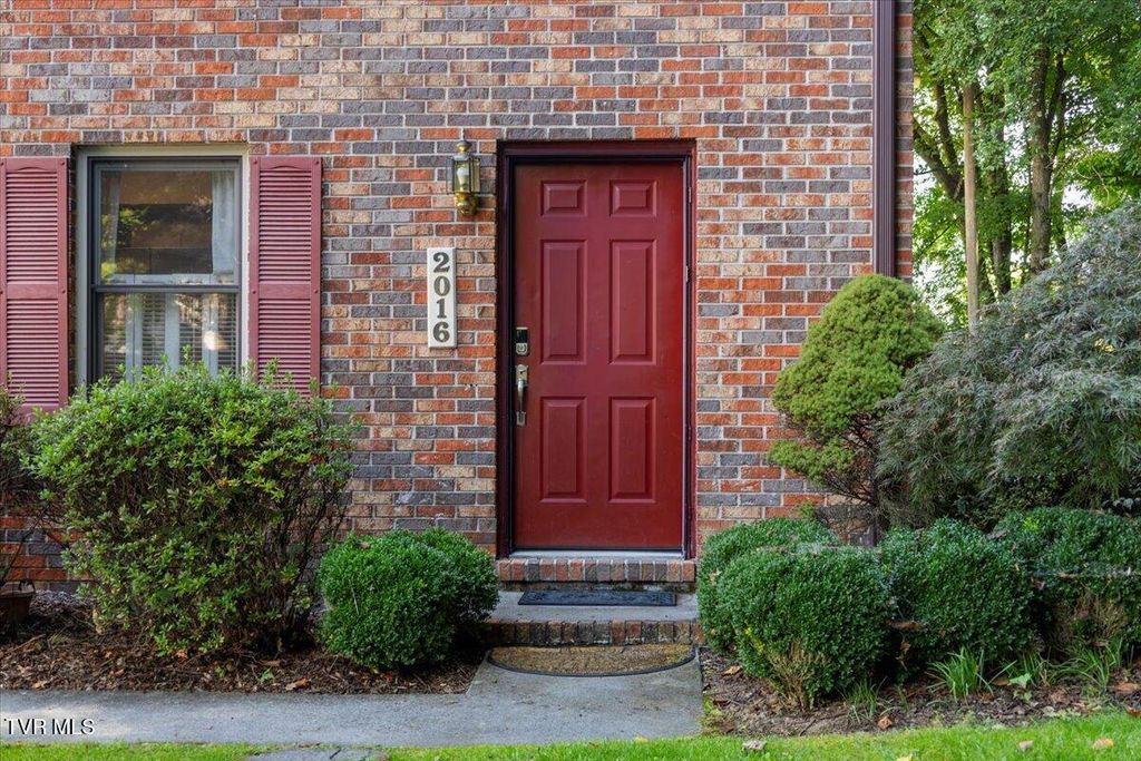 Photo of 2016 Williamsburg Square #2016, Johnson City, TN 37604 (MLS # 9985339)