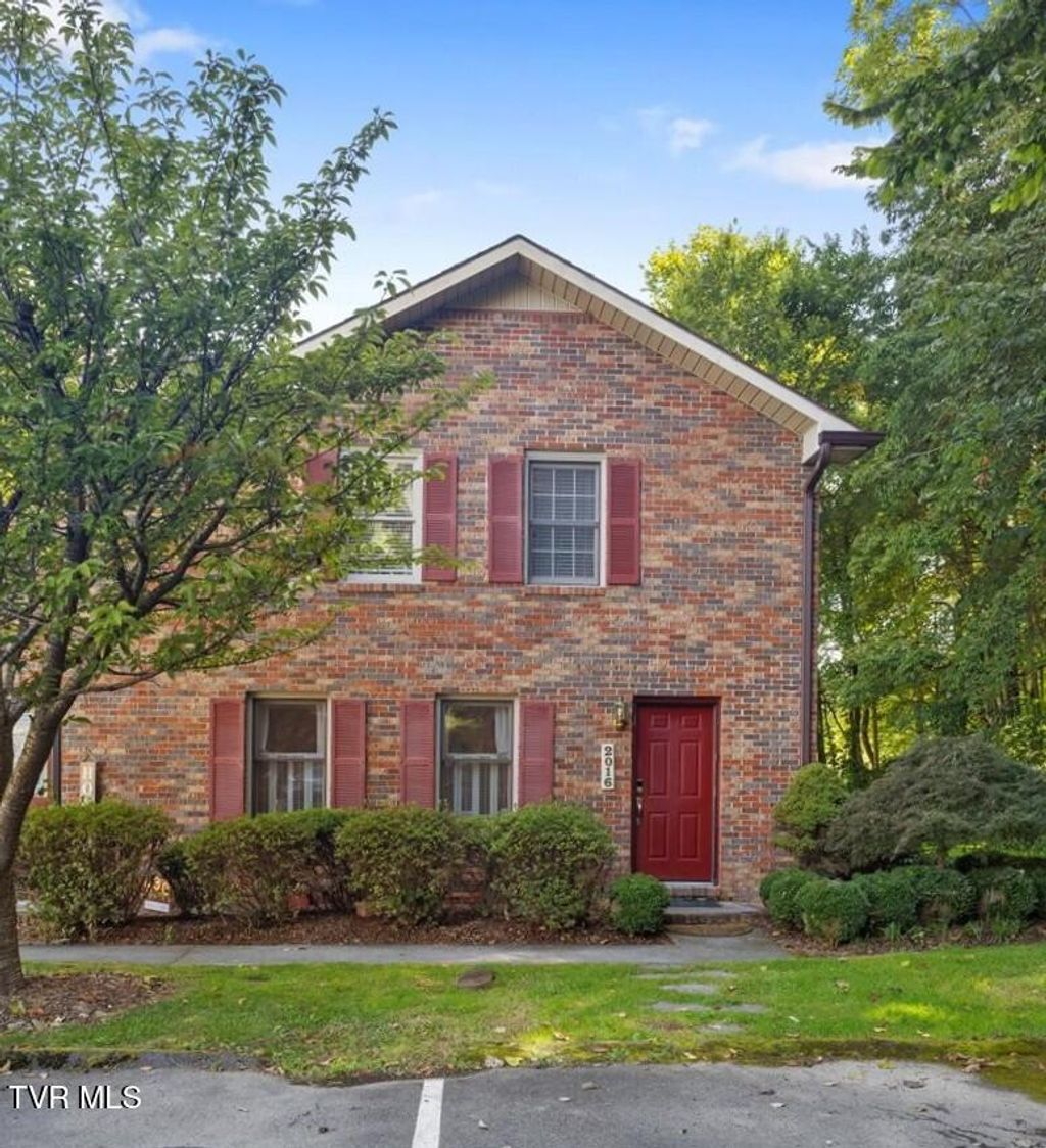 Photo of 2016 Williamsburg Square #2016, Johnson City, TN 37604 (MLS # 9985339)