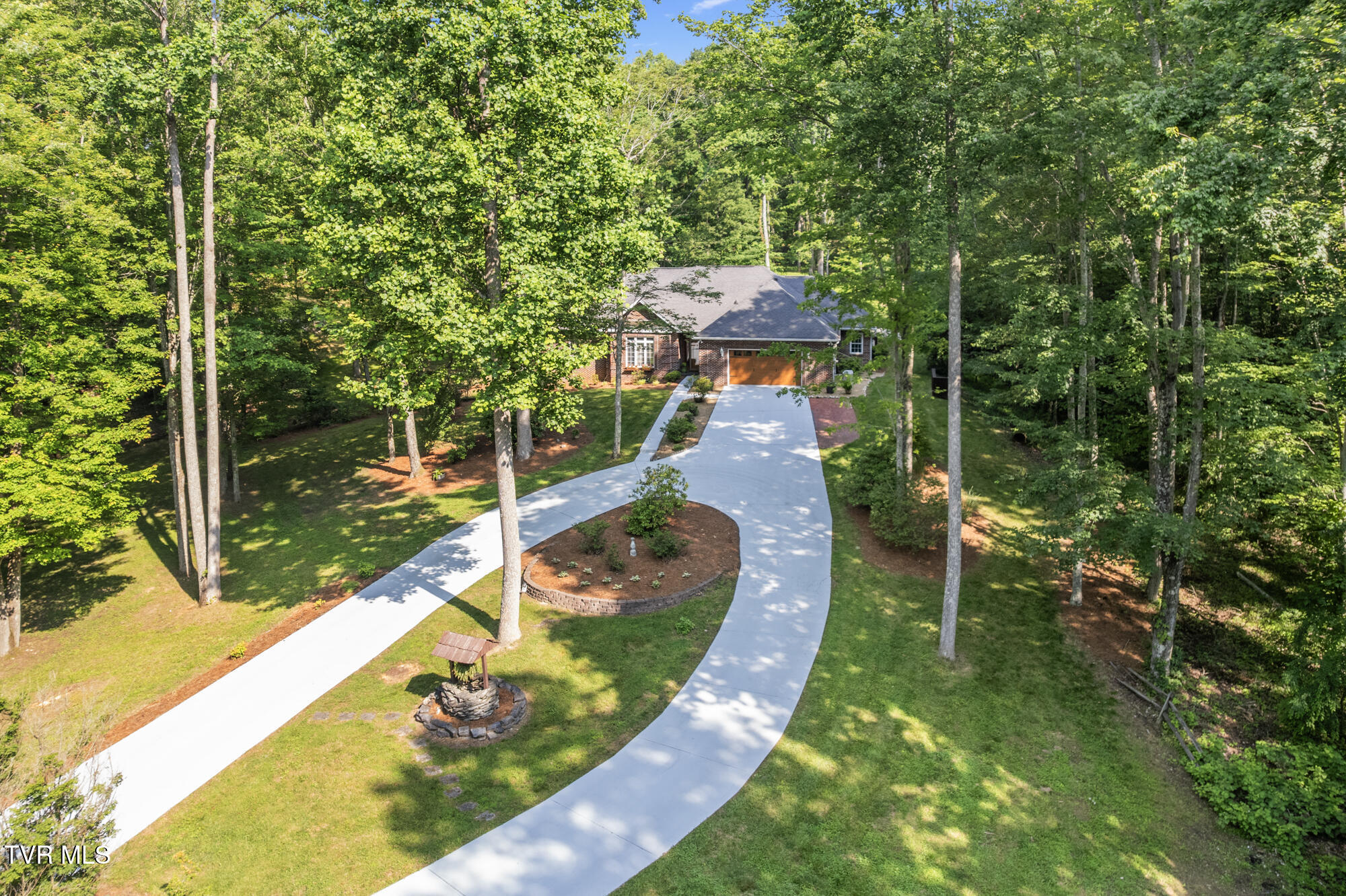 23677 Archery Range Road, Bristol, Virginia image 3