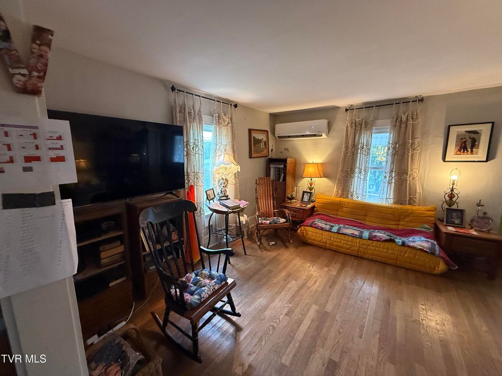 Photo of 2228 Netherland Inn Road, Kingsport, TN 37660 (MLS # 9987806)