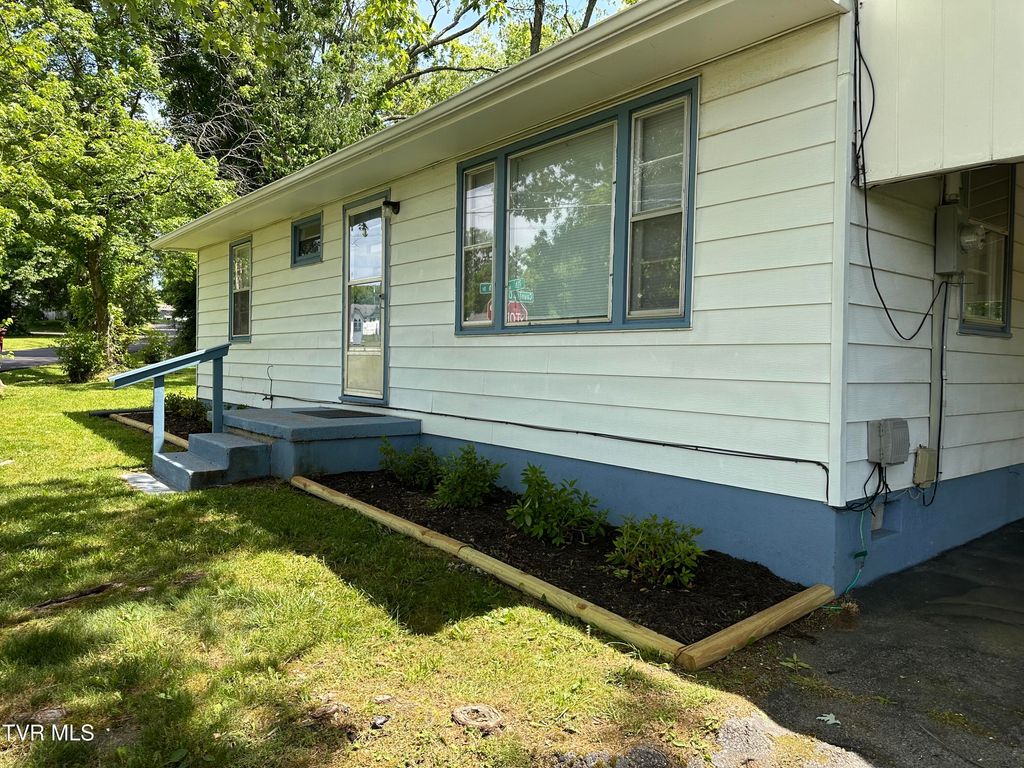 Photo of 2200 7th Avenue, Johnson City, TN 37601 (MLS # 9995510)