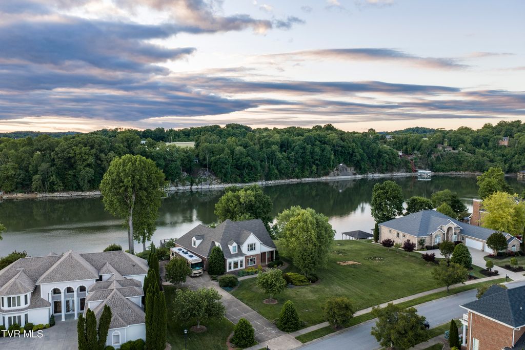 Photo of 405 Harbor Approach, Johnson City, TN 37601 (MLS # 9995609)