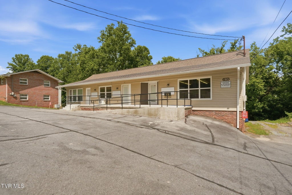 Photo of 105 Brookfield Drive, Kingsport, TN 37663 (MLS # 9998181)
