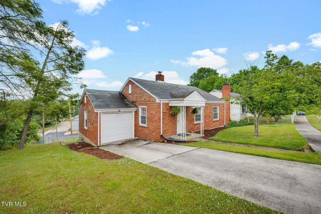 Photo of 110 Park Drive, Kingsport, TN 37660 (MLS # 9995797)