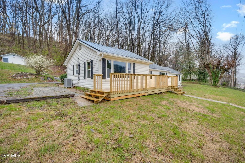 Photo of 1131 Berry Road, Elizabethton, TN 37643 (MLS # 9992473)