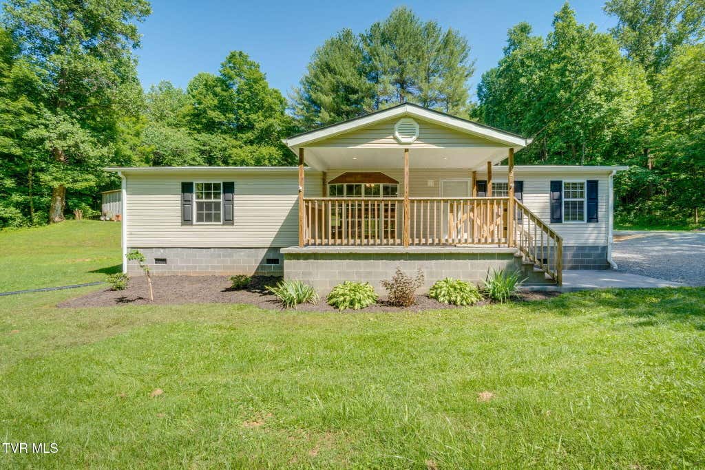 Photo of 121 Autumn Wood Lane, Elizabethton, TN 37643 (MLS # 9996440)