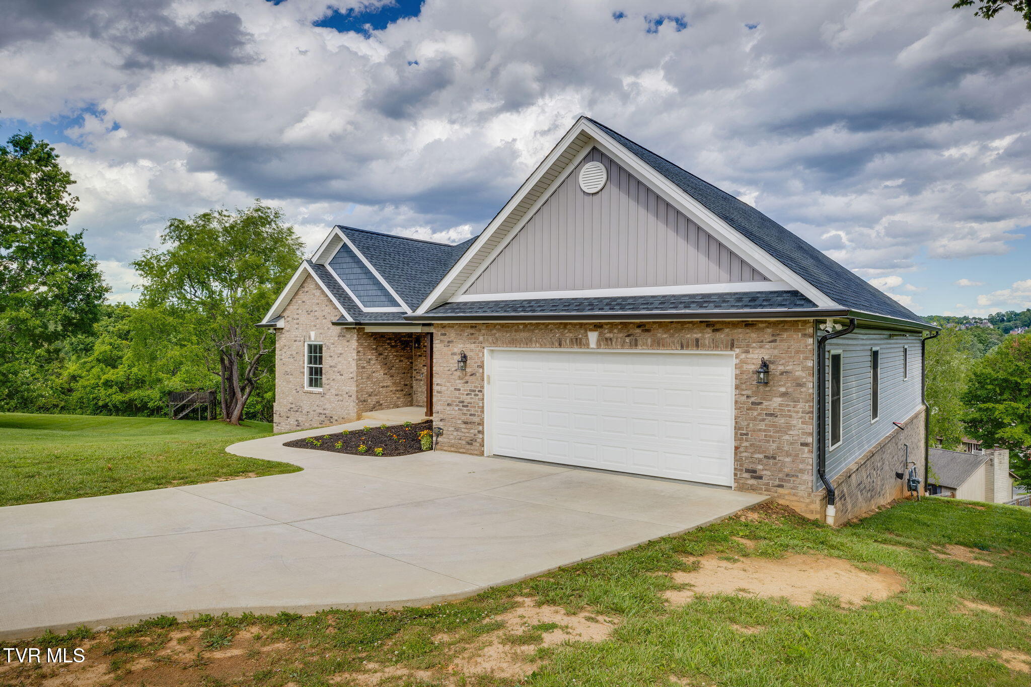 1 Sweetwood Drive, Johnson City, Tennessee image 3