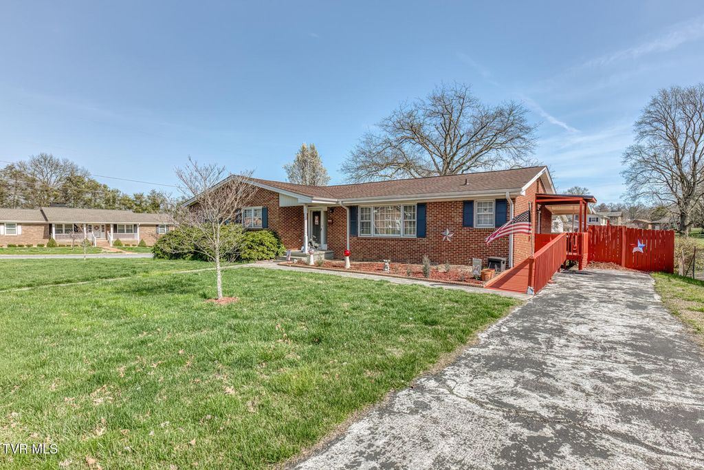 Photo of 609 Hollyhill Road, Johnson City, TN 37604 (MLS # 9992397)