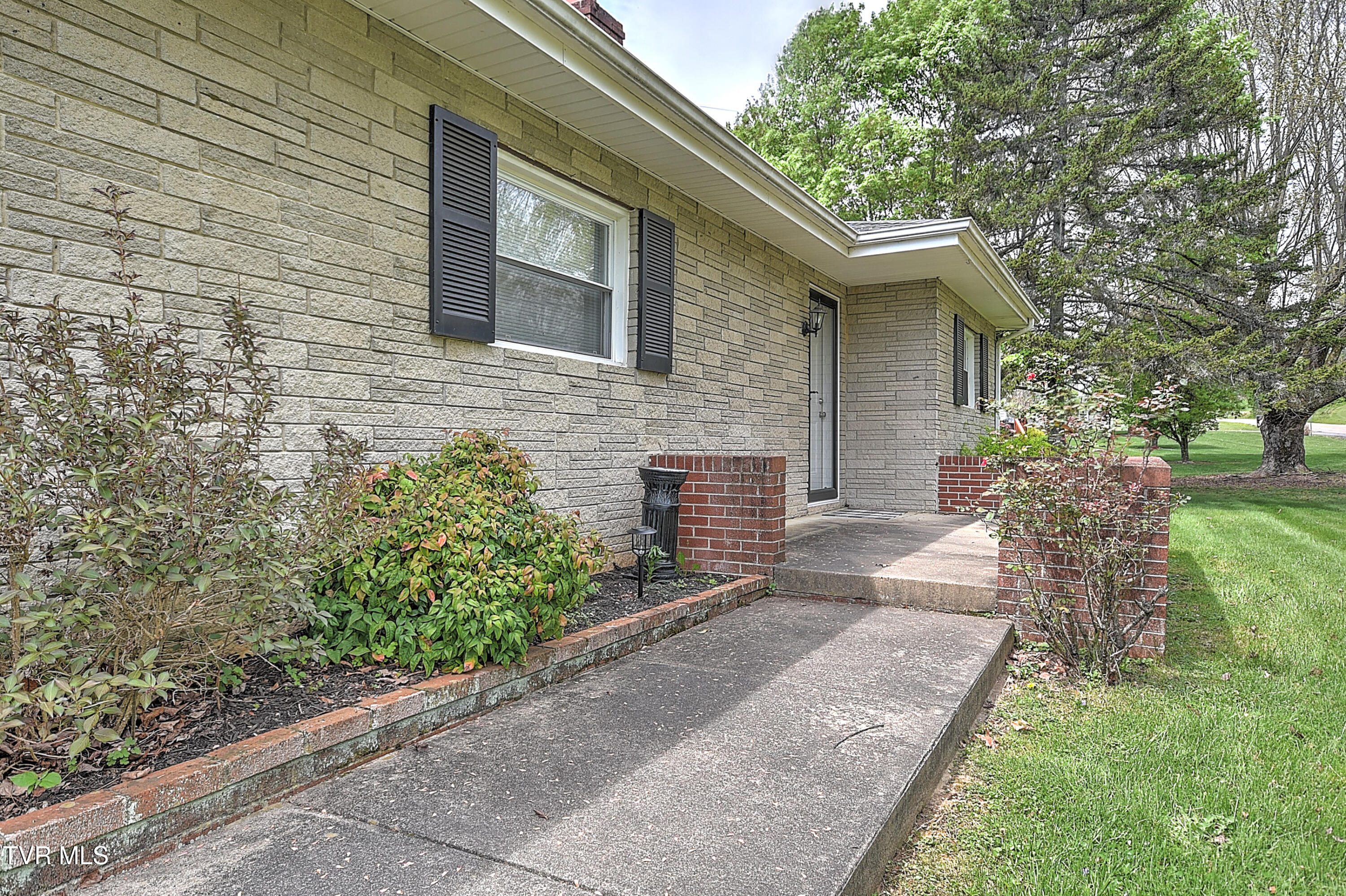 19032 Woodland Hills Road, Abingdon, Virginia image 2