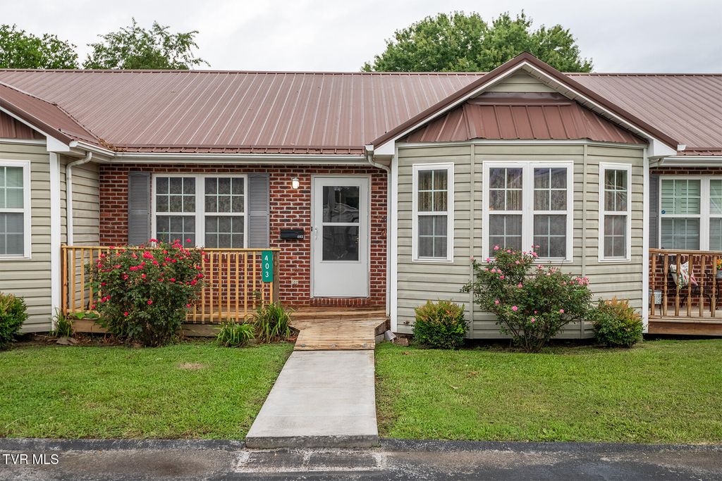 Photo of 403 M Street #403, Elizabethton, TN 37643 (MLS # 9998689)