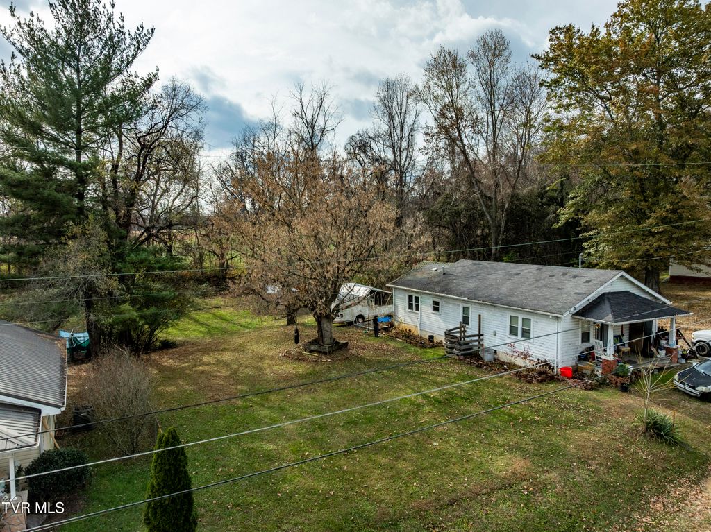 Photo of 909 Pine Grove Avenue, Johnson City, TN 37601 (MLS # 9988381)