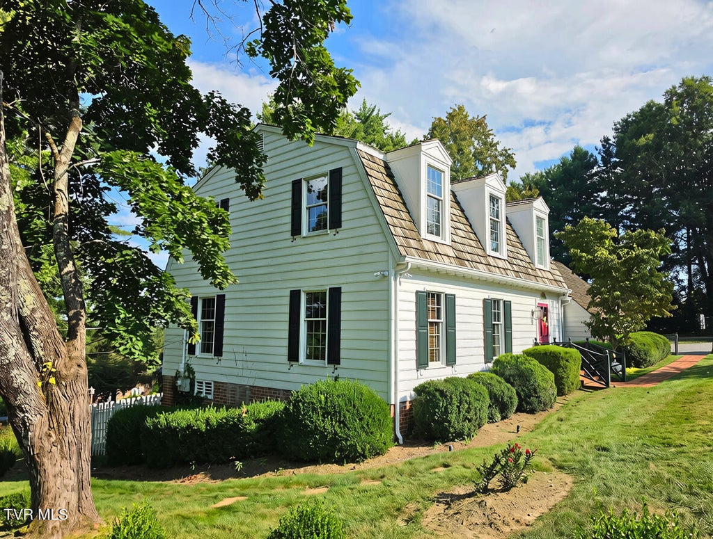 Photo of 616 Crestview Drive, Wise, VA 24293 (MLS # 10000575)
