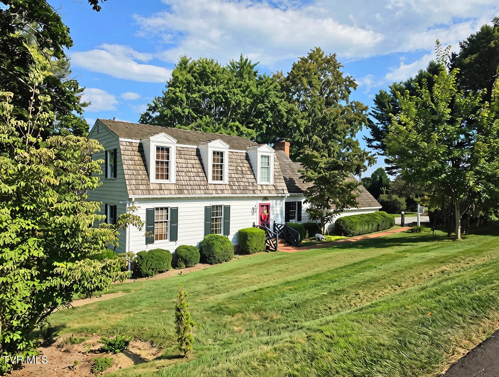 Photo of 616 Crestview Drive, Wise, VA 24293 (MLS # 10000575)