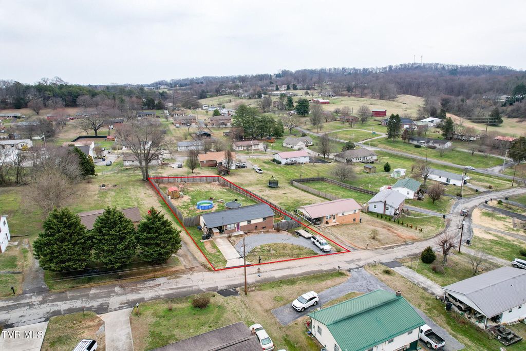 Photo of 2002 Ivanhoe Road, Morristown, TN 37814 (MLS # 9991946)