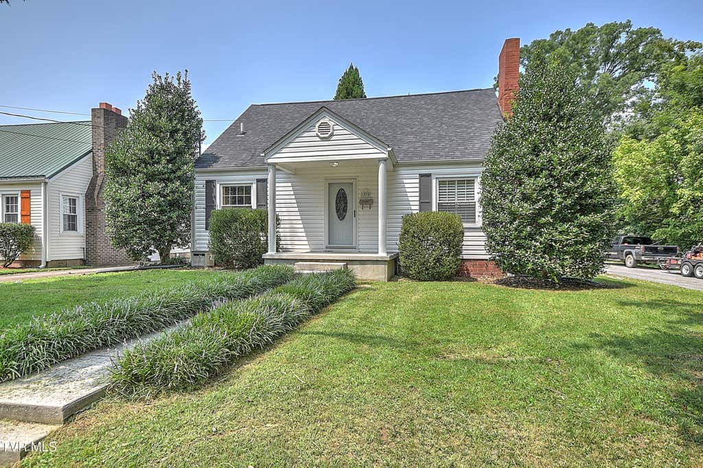 Photo of 1830 Washington Avenue, Kingsport, TN 37664 (MLS # 9999438)
