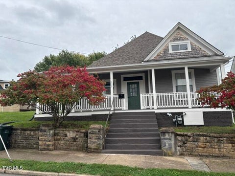 Photo of 325 Lee Street, Bristol, VA 24201 (MLS # 10001735)
