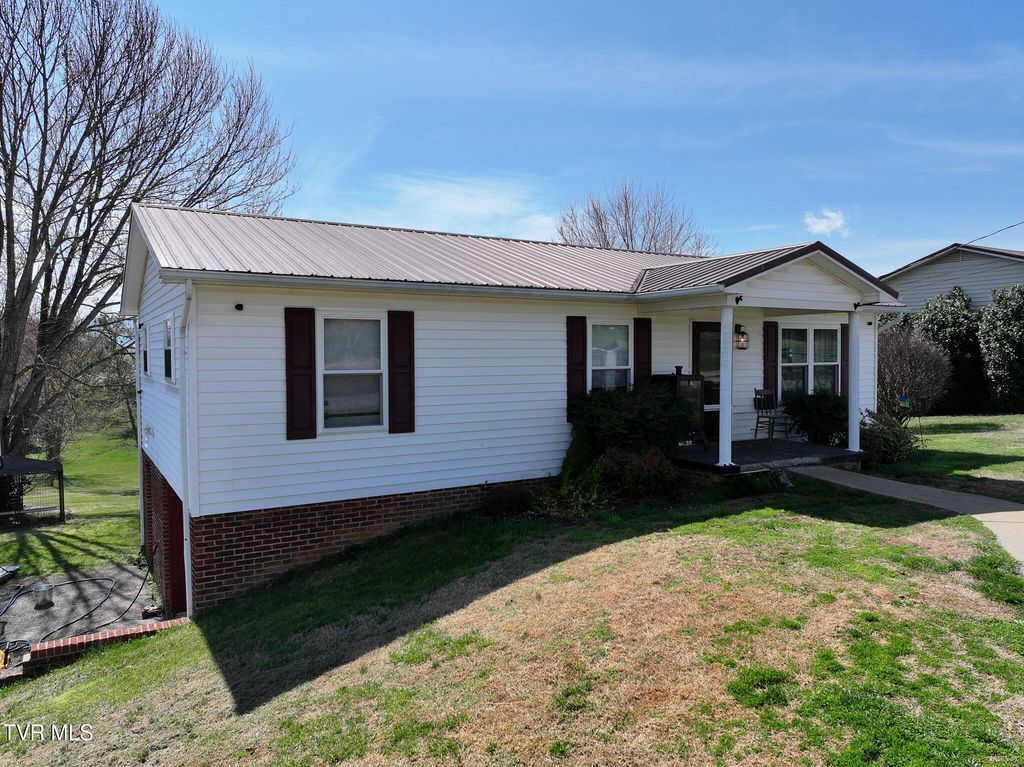 Photo of 876 Wykle Road, Greeneville, TN 37743 (MLS # 9992433)