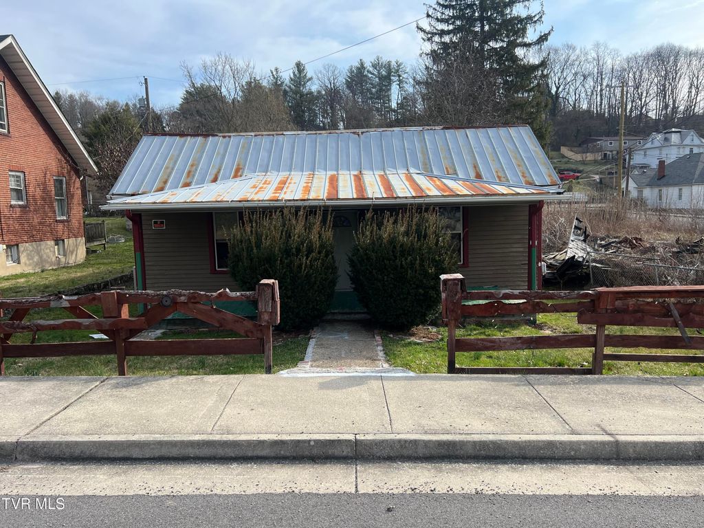 Photo of 204 10th Street, Norton, VA 24273 (MLS # 9991910)