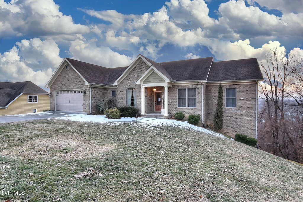 Photo of 2325 Colonial View Road, Kingsport, TN 37663 (MLS # 9991405)
