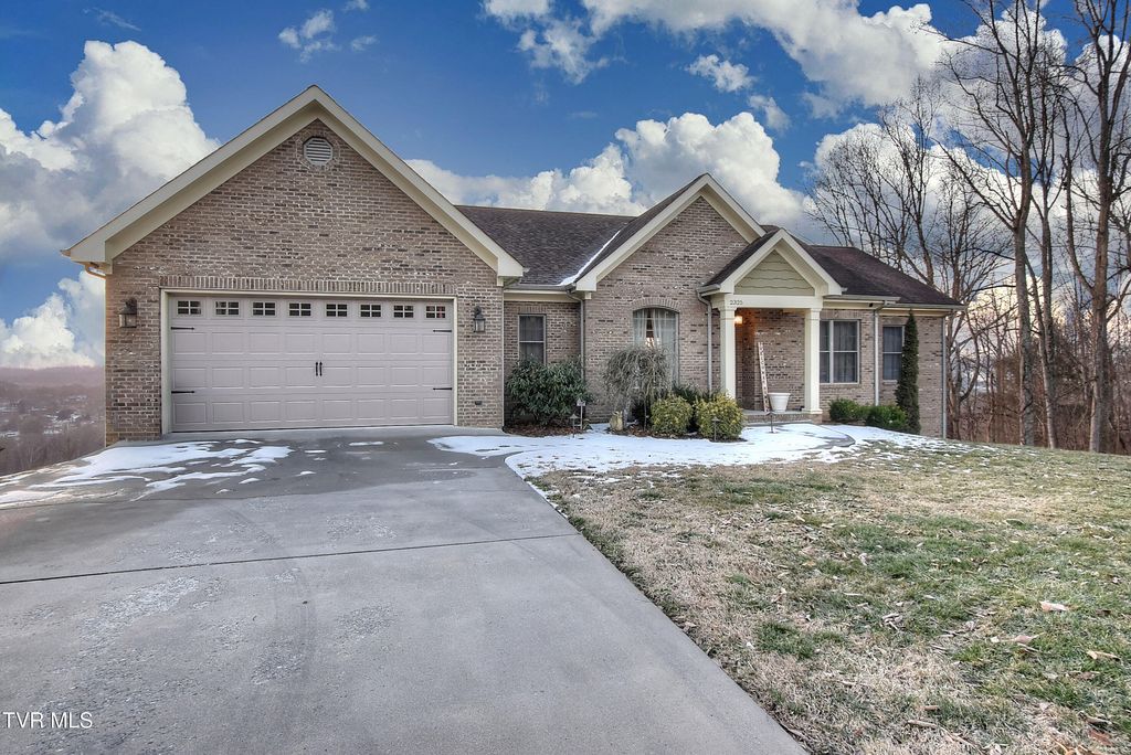 Photo of 2325 Colonial View Road, Kingsport, TN 37663 (MLS # 9991405)