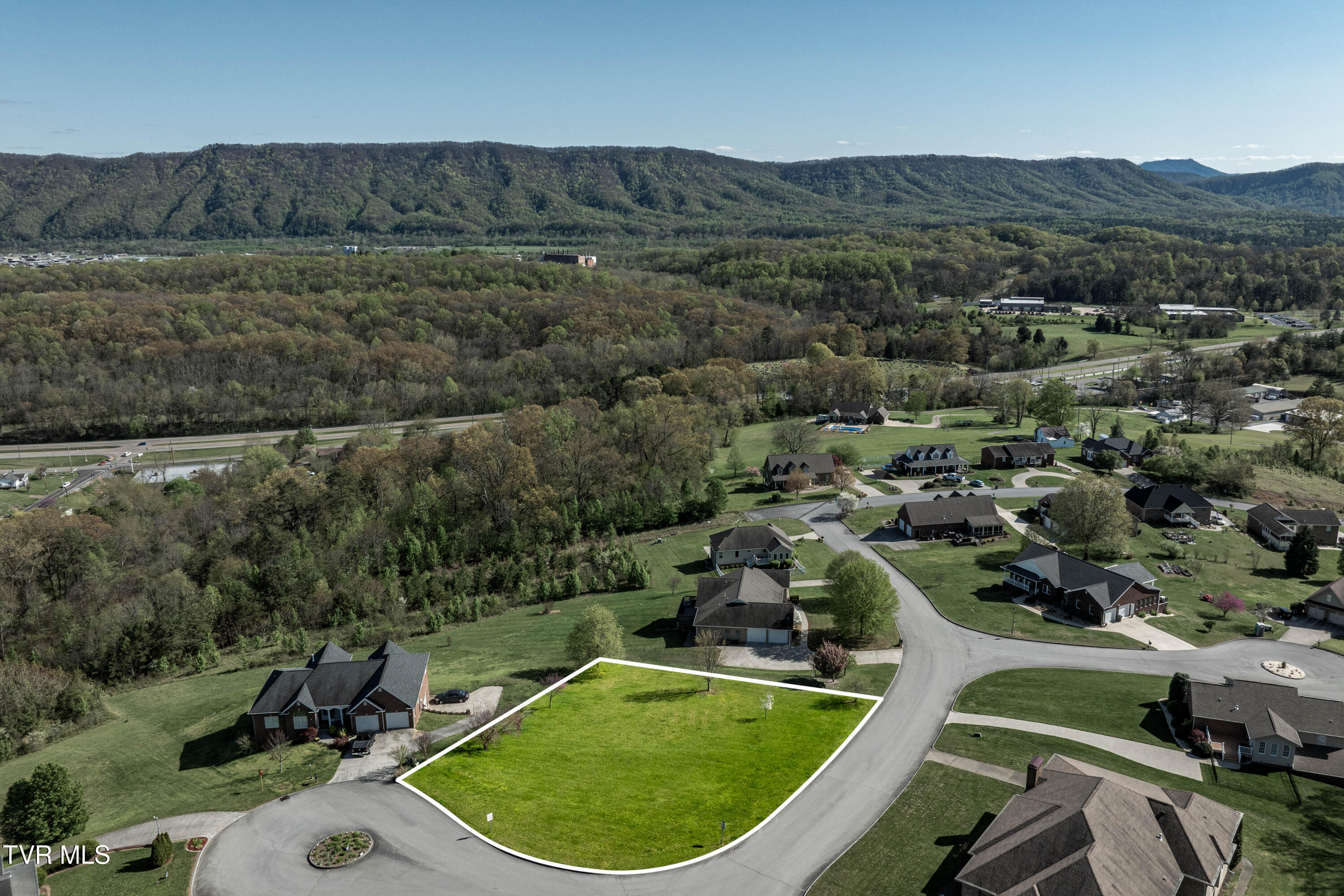 307 Carrie Circle, Mount Carmel, Tennessee image 2