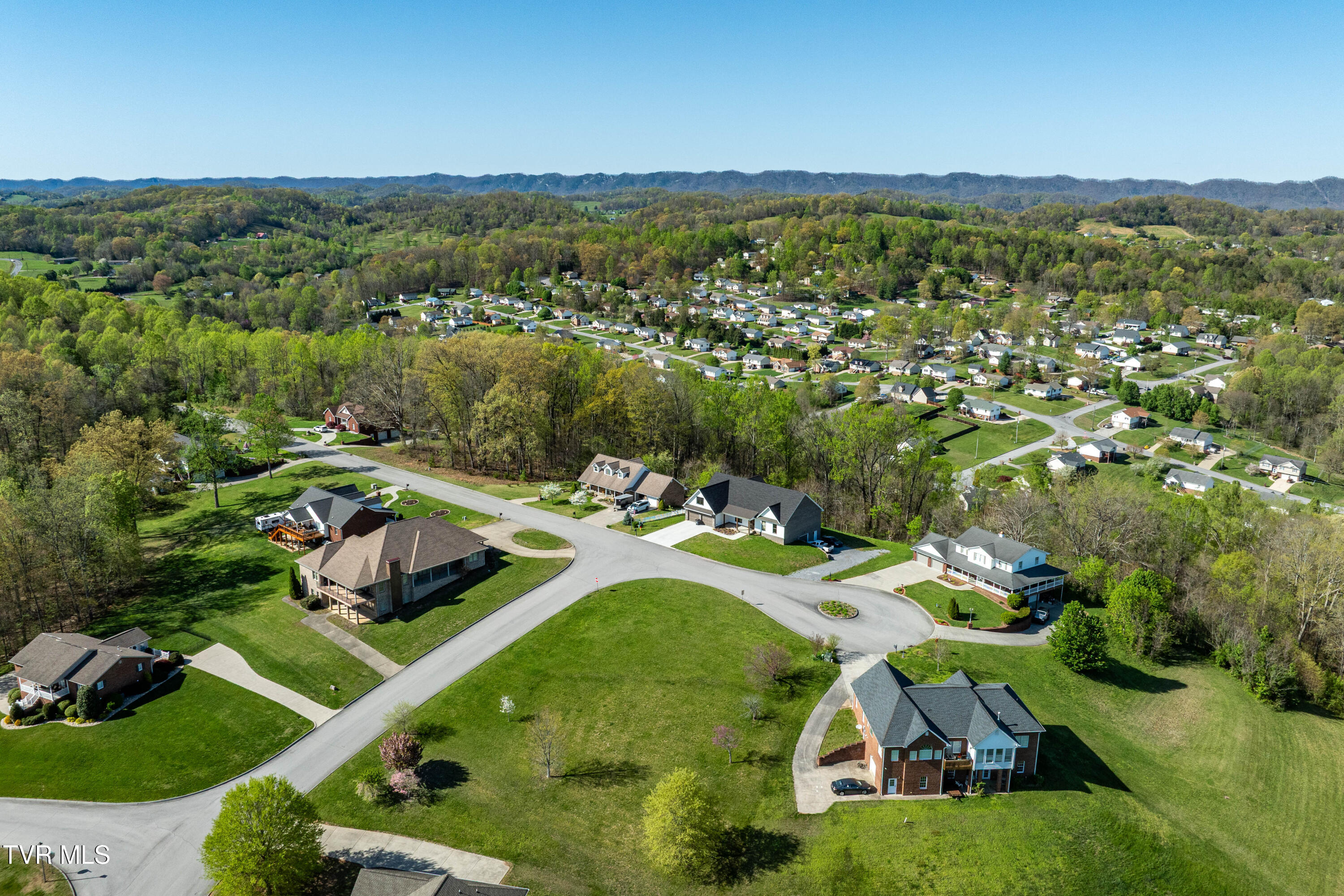 307 Carrie Circle, Mount Carmel, Tennessee image 3