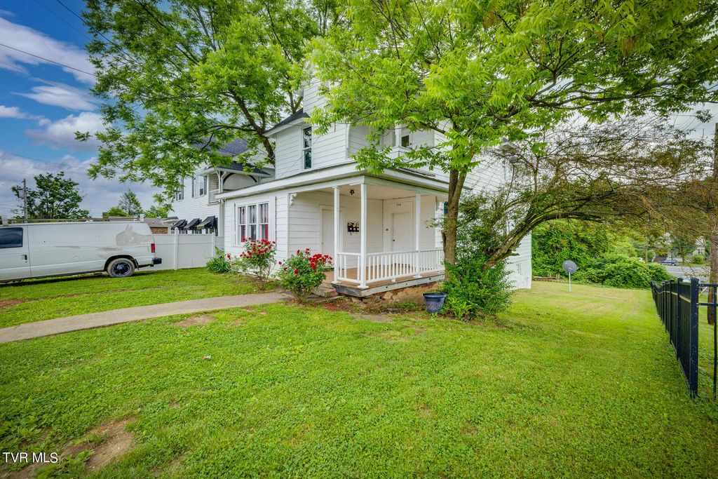 Photo of 948 Anderson Street, Bristol, TN 37620 (MLS # 9966478)