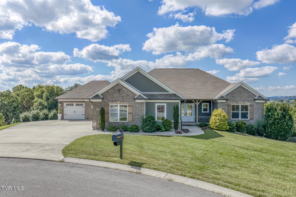 Photo of 1332 Panoramic Vista, Johnson City, TN 37615 (MLS # 10001913)
