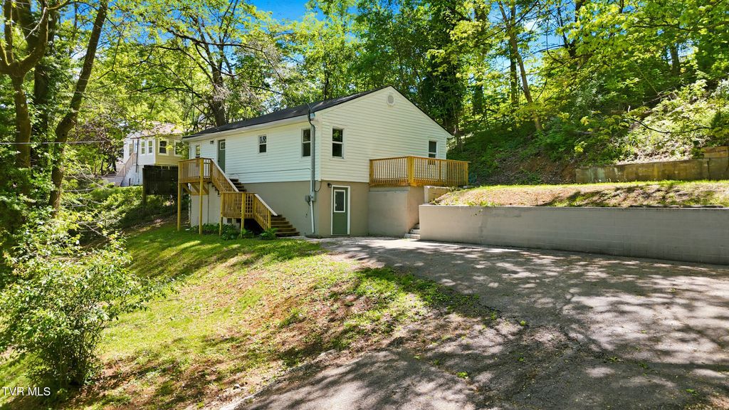 Photo of 1658 Echo Court, Kingsport, TN 37665 (MLS # 9994338)