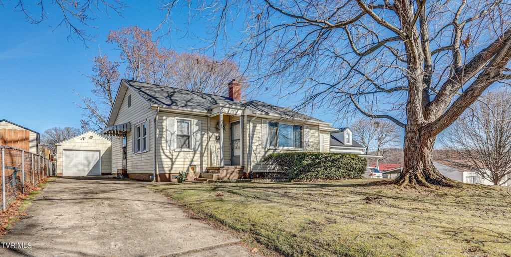 Photo of 1845 Oakwood Drive, Kingsport, TN 37664 (MLS # 9986981)