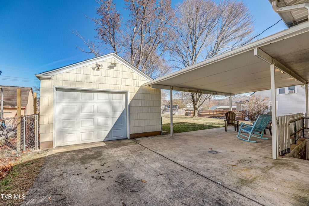 Photo of 1845 Oakwood Drive, Kingsport, TN 37664 (MLS # 9986981)