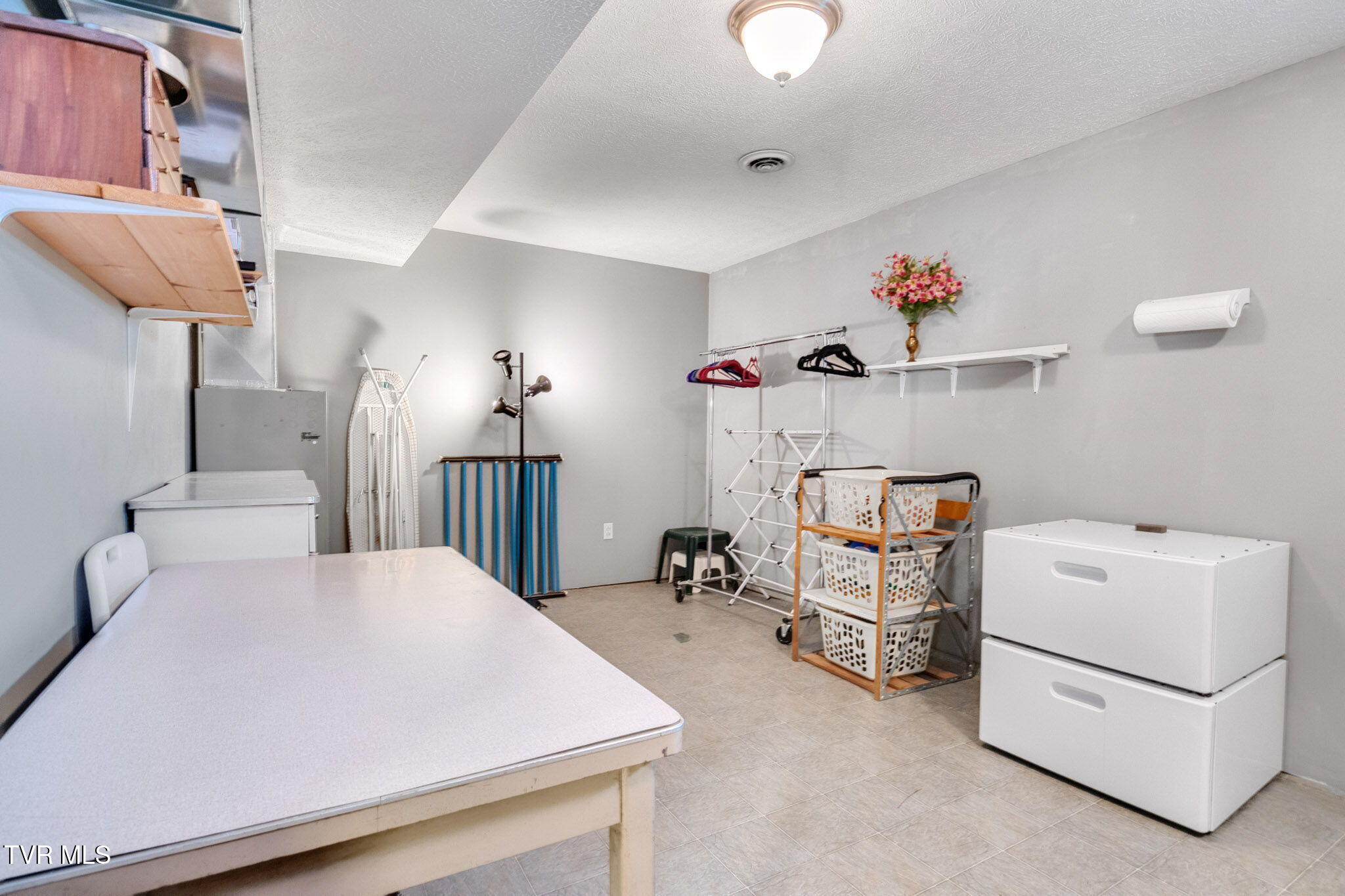 Bristol, Virginia 24202, United States, 3 Bedrooms Bedrooms, ,2 BathroomsBathrooms,Residential,Pending,184046