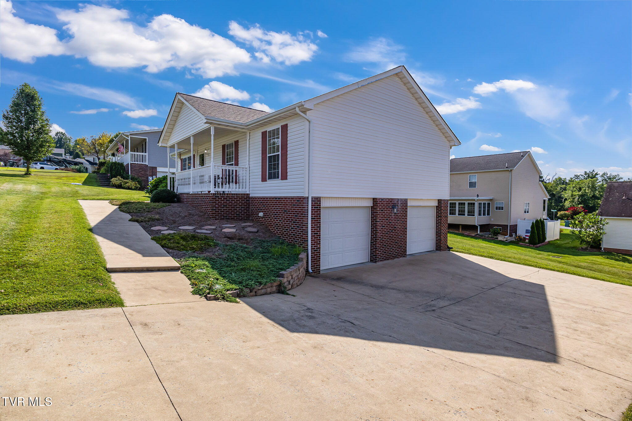 Bristol, Virginia 24202, United States, 3 Bedrooms Bedrooms, ,2 BathroomsBathrooms,Residential,Pending,184046