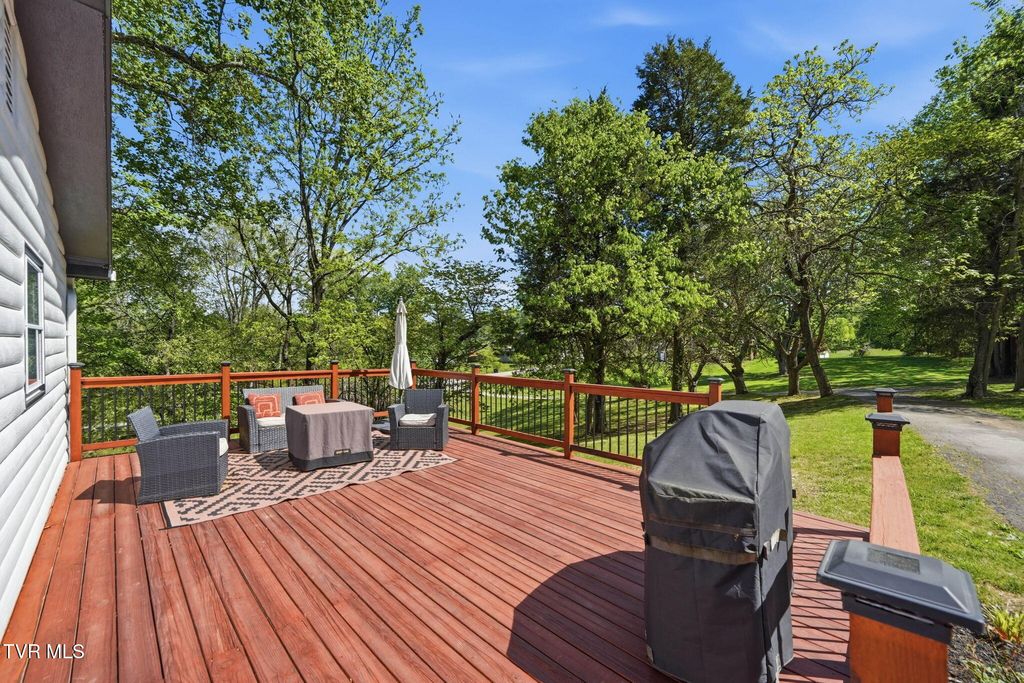 Photo of 241 Summer Sound Road, Piney Flats, TN 37686 (MLS # 9994715)